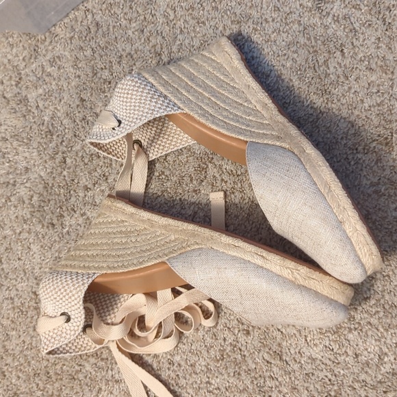 JCrew Factory Lace Up Espadrilles, Gold Shimmer, Size 9, Never Worn - Picture 4 of 4